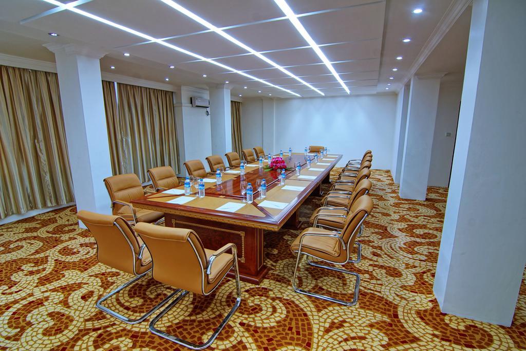 מנדלאי Wilson Hotel מראה חיצוני תמונה